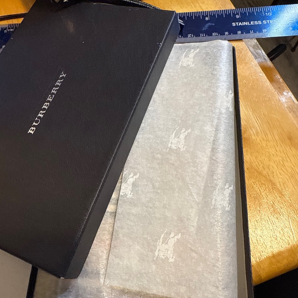 Burberry Beige Check Canvas passport holder with Brown Trim and Red Accent - Picture 4 of 4